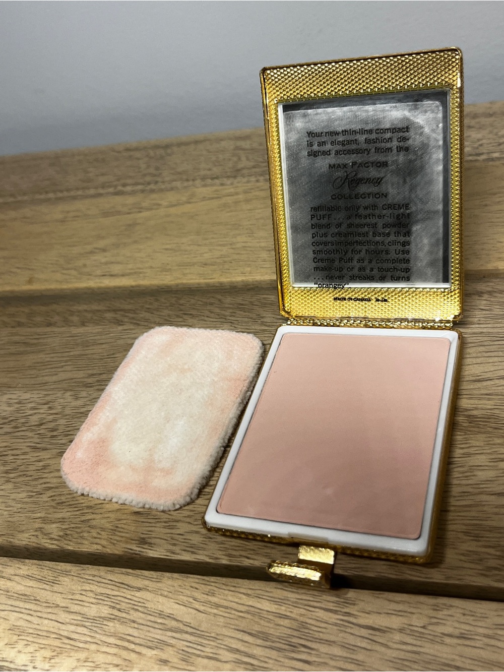 VINTAGE MAX FACTOR Regency Collection Thin Line Compact Gold Tone Rhinestone - Picture 6 of 6